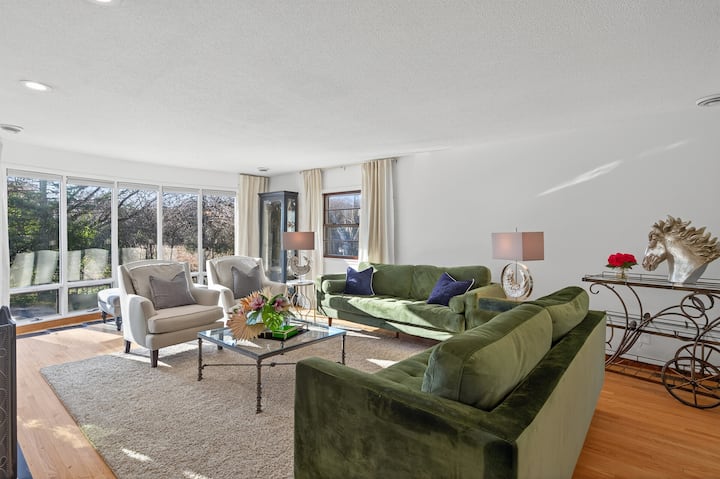 Mid-century Minnetonka Home With Heated Pool - Minnetonka, MN