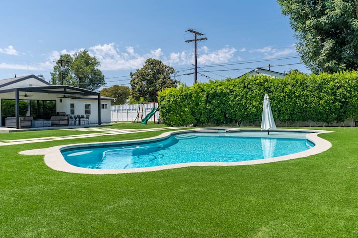 Luxury Summer Getaway in Encino