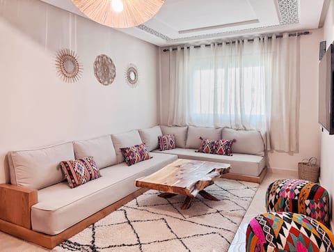 Top performing Airbnb: 3BR Apt • Parking • Wi-Fi • Near Stadium & Airport in Bni Makada