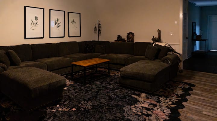 Large Home-family Friendly-hot Tub-themed Room - Murfreesboro, TN