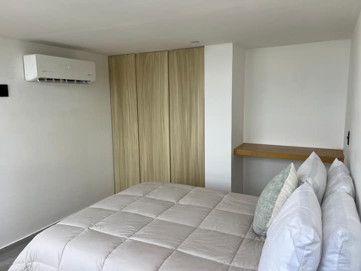 Schlafzimmer 1