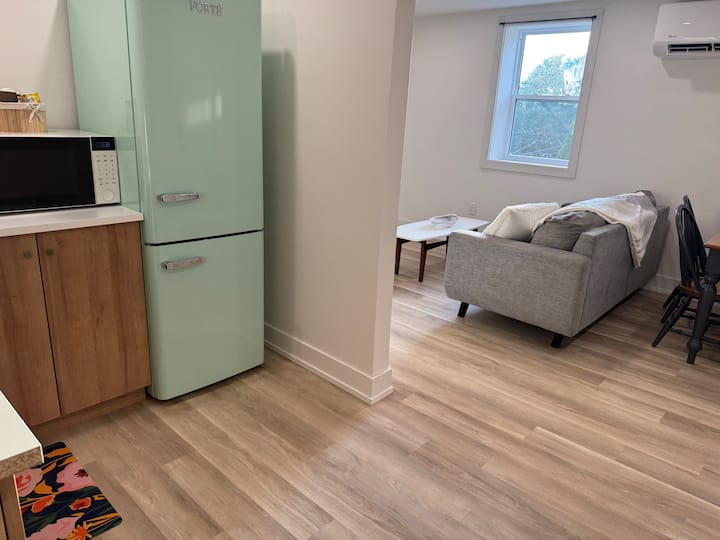 2br Suite Downtown | Walk To Shops | Sleeps 6 - Chatham-Kent