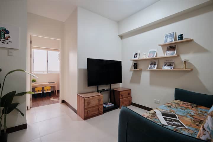 Modern 2br For Family W/ Stunning City & Lake View - Makati