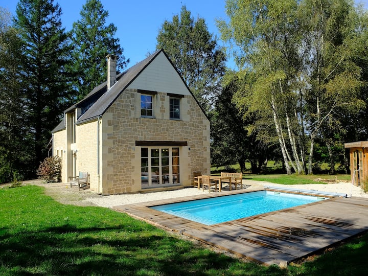 Maison De Campagne Située Avec Piscine Chauffée - Auriac