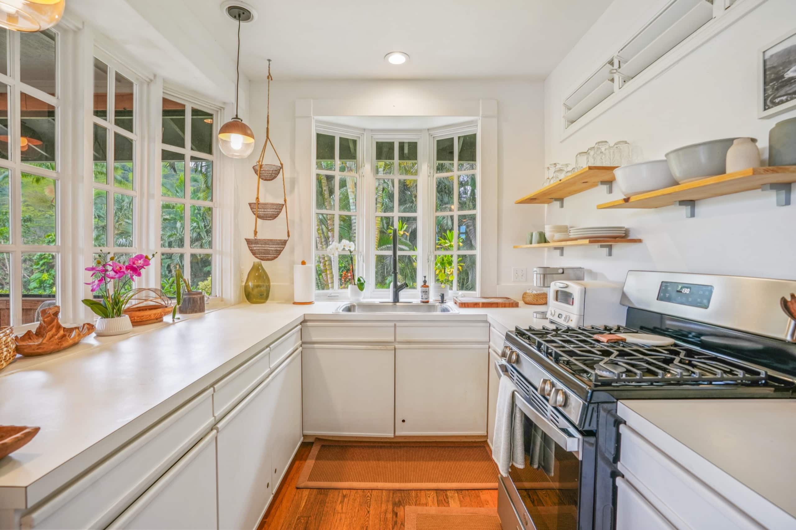 Home in Hanalei · ★5.0 · 2 bedrooms · 2 beds · 1 bath - Image 5