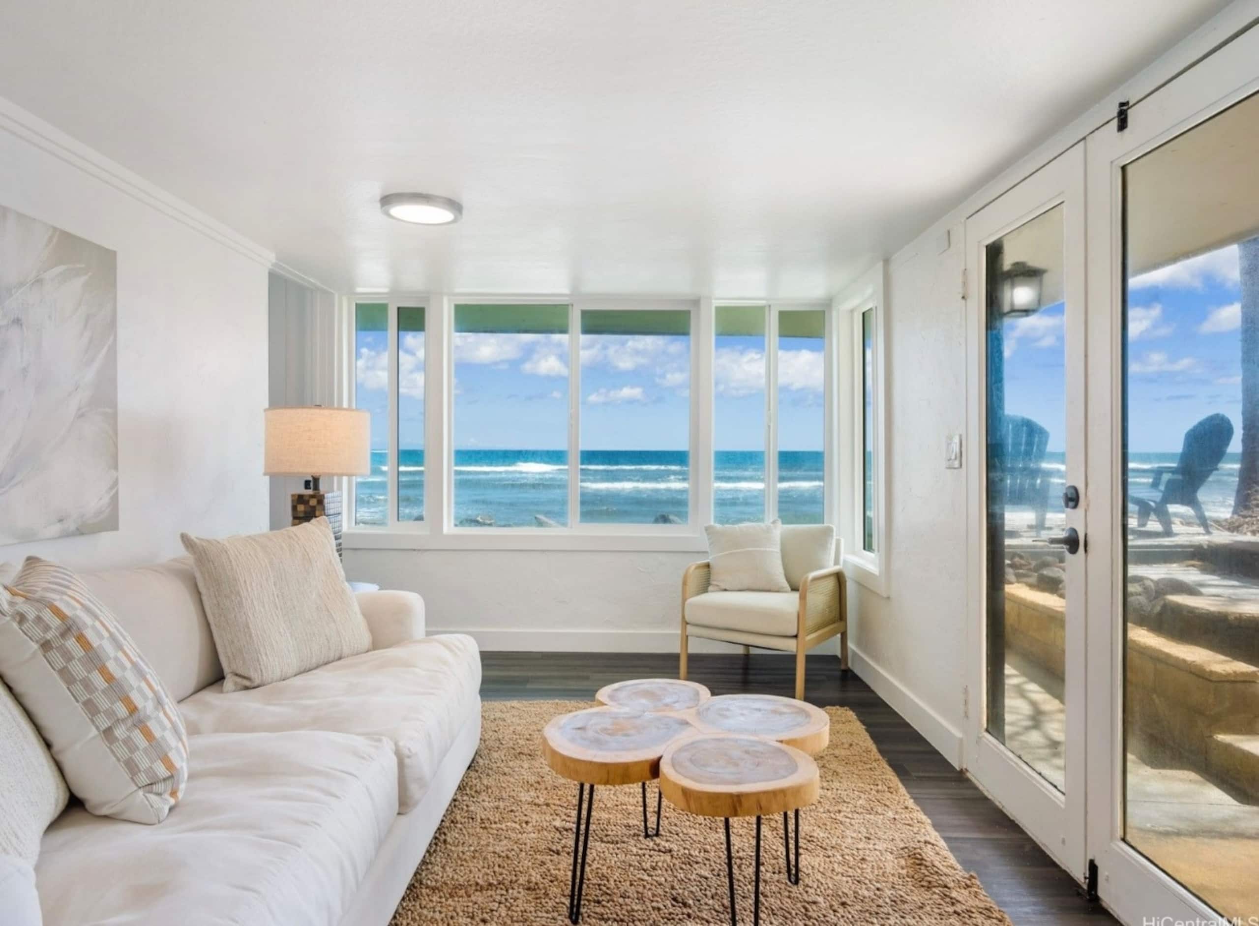 Ocean Front Home in Hauula Hawai - Image 2