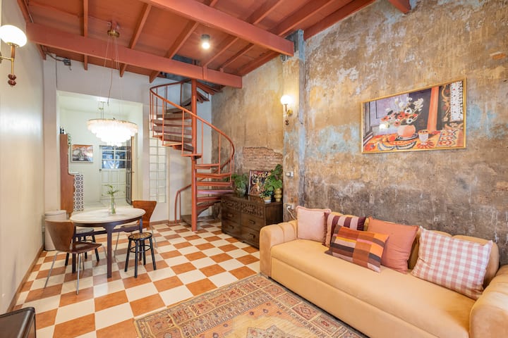 Heritage Shophouse • 5 Star Hotel Location - Bangkok