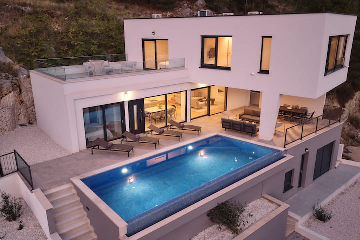 Villa More -  4br • Pool • View - Omiš