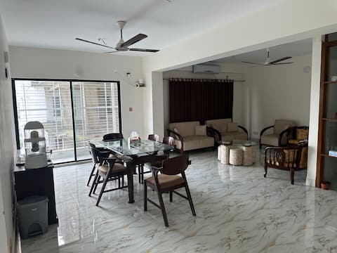 3 bed room (2 AC, 1 Non AC)shared flat with 4 bed