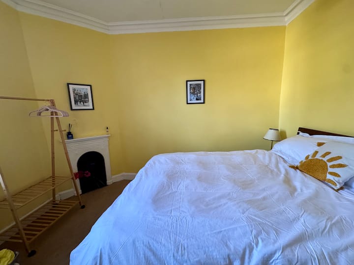 Letto king-size con nuovo materasso "Emma".