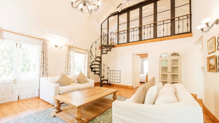 Village Cottage With Hot Tub And Lovely Garden - Franschhoek