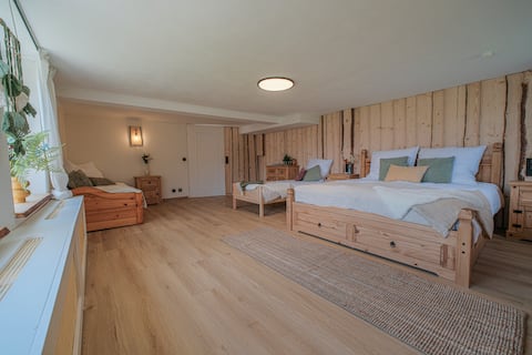 Spacious apartment on the Alpsee with garden