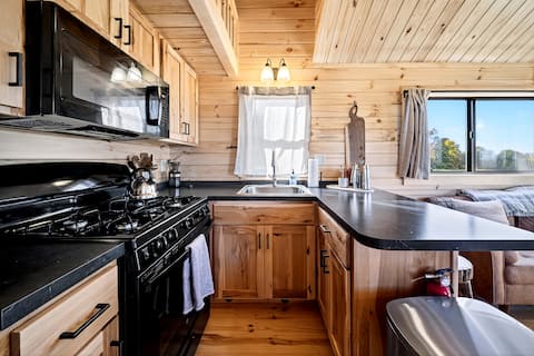 Successful Airbnb property: Hemlock Cabin | Wine Country & Sunset Views in Burdett