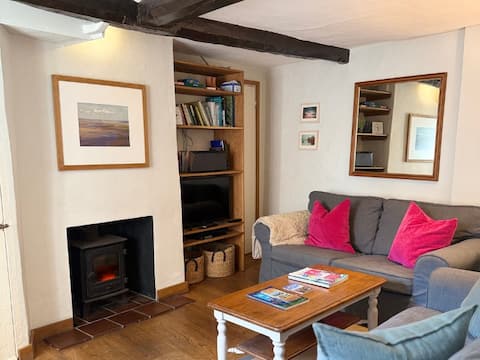 Successful Airbnb property: Idyllic North Norfolk Blakeney quay cottage in Blakeney