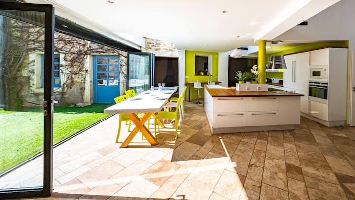 Maison Alma: Piscine Jacuzzi Cheminée Baby-foot - Dijon