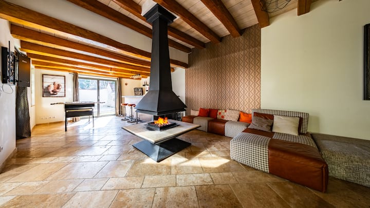 Maison Alma: Piscine Jacuzzi Cheminée Baby-foot - 迪戎