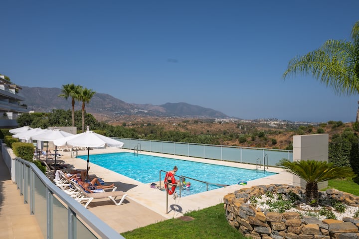 Modern 2-bedroom Apartment In Horizon Golf Mijas - La Cala de Mijas