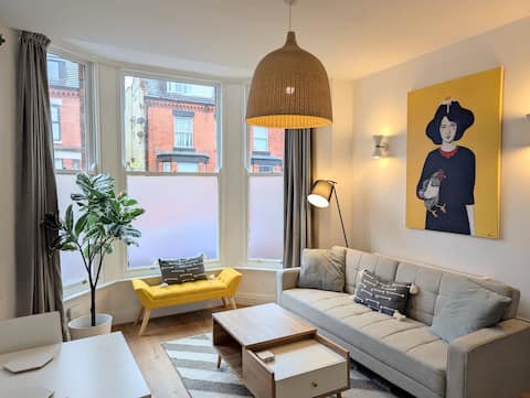 Successful Airbnb property: Liverpool flat with Free Parking in Picton