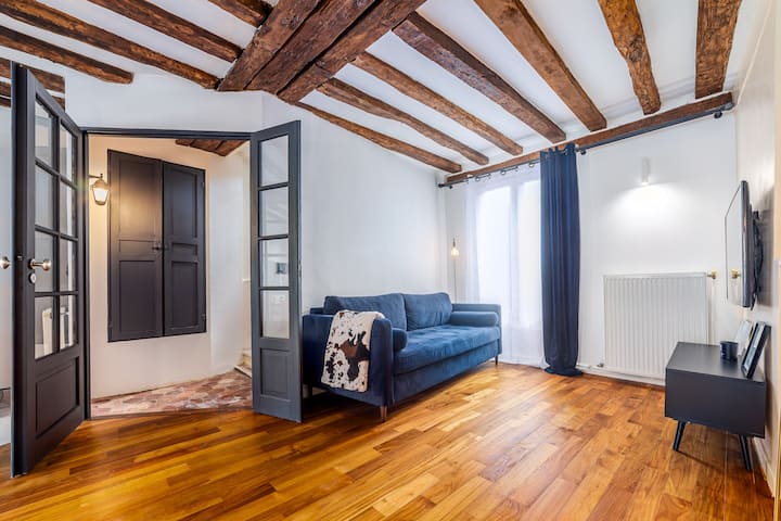 Dnevni boravak s kaučem na razvlačenje.