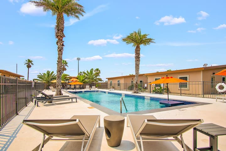 Pet Friendly Shadow Palm Villa 8 - Port Aransas, TX