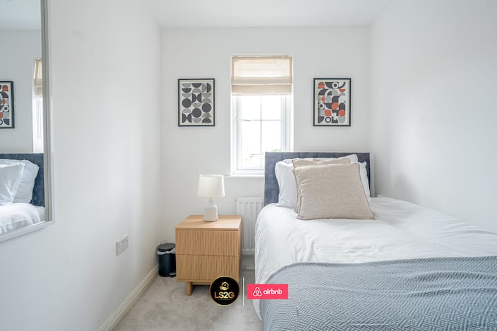 Спална соба од LS2G Кратки сместувања и сместување со дополнителни услуги