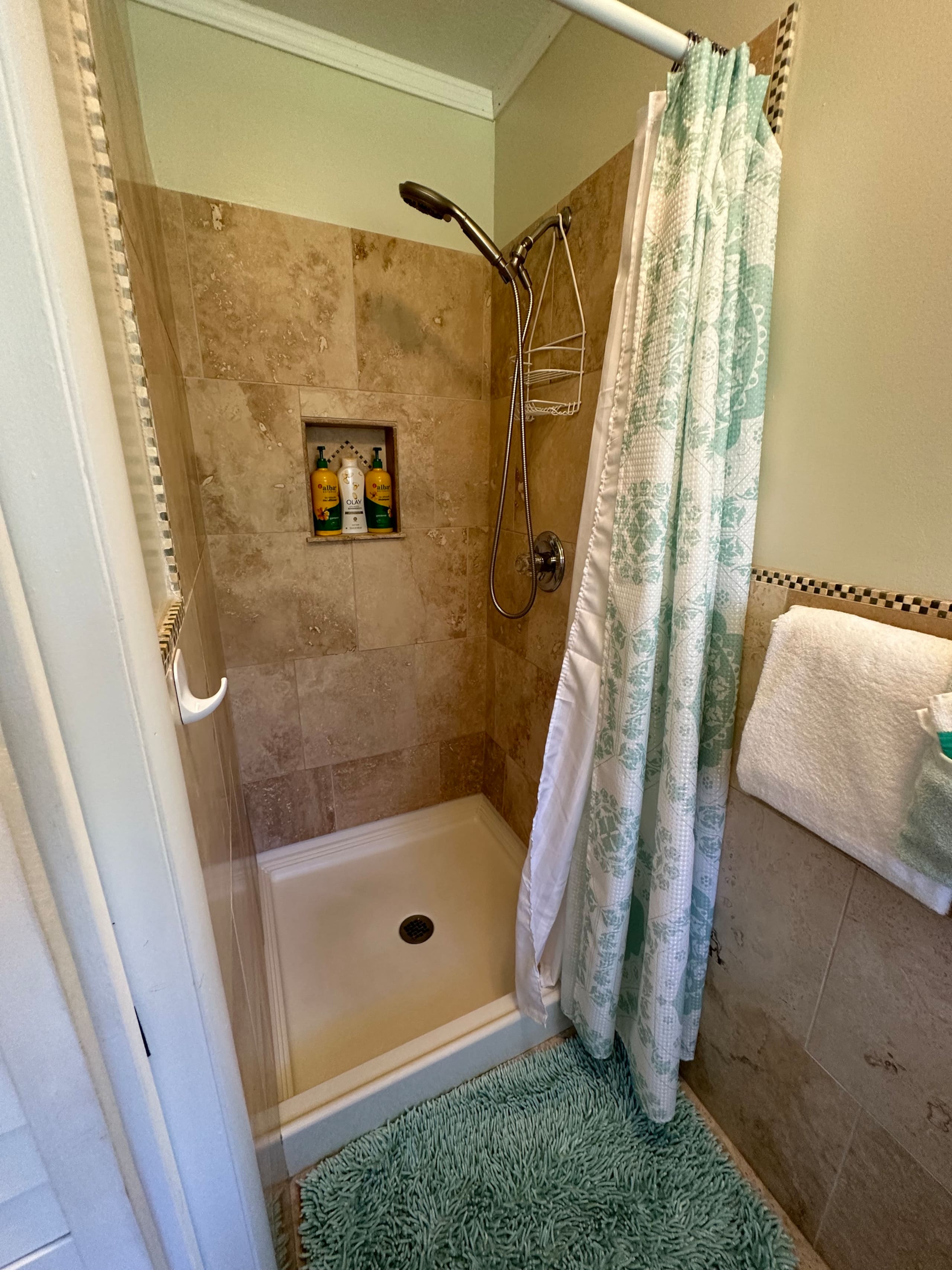 Home in Keaau · ★5.0 · 4 bedrooms · 6 beds · 2 private baths - Image 26
