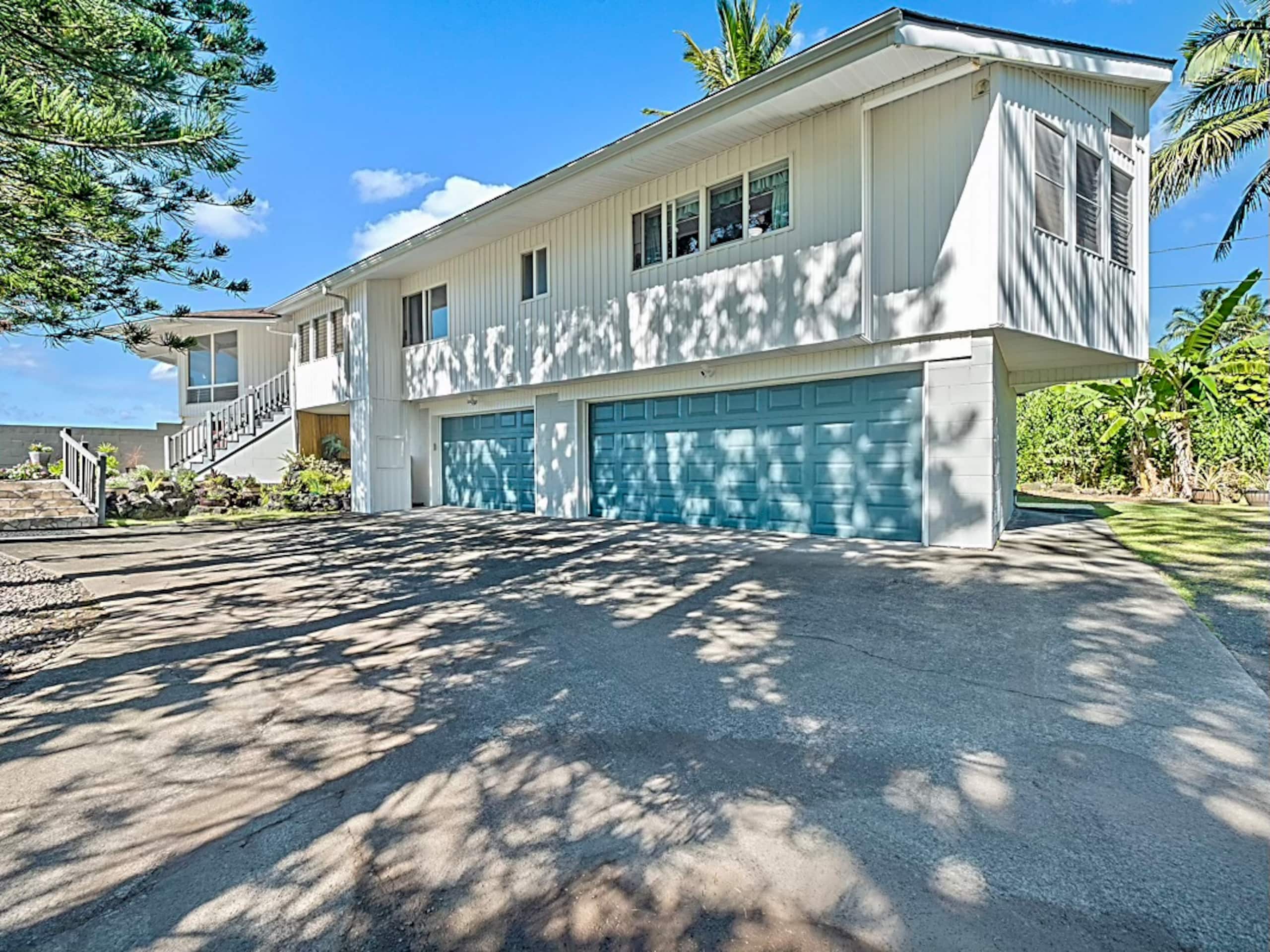 Home in Keaau · ★5.0 · 4 bedrooms · 6 beds · 2 private baths - Image 34