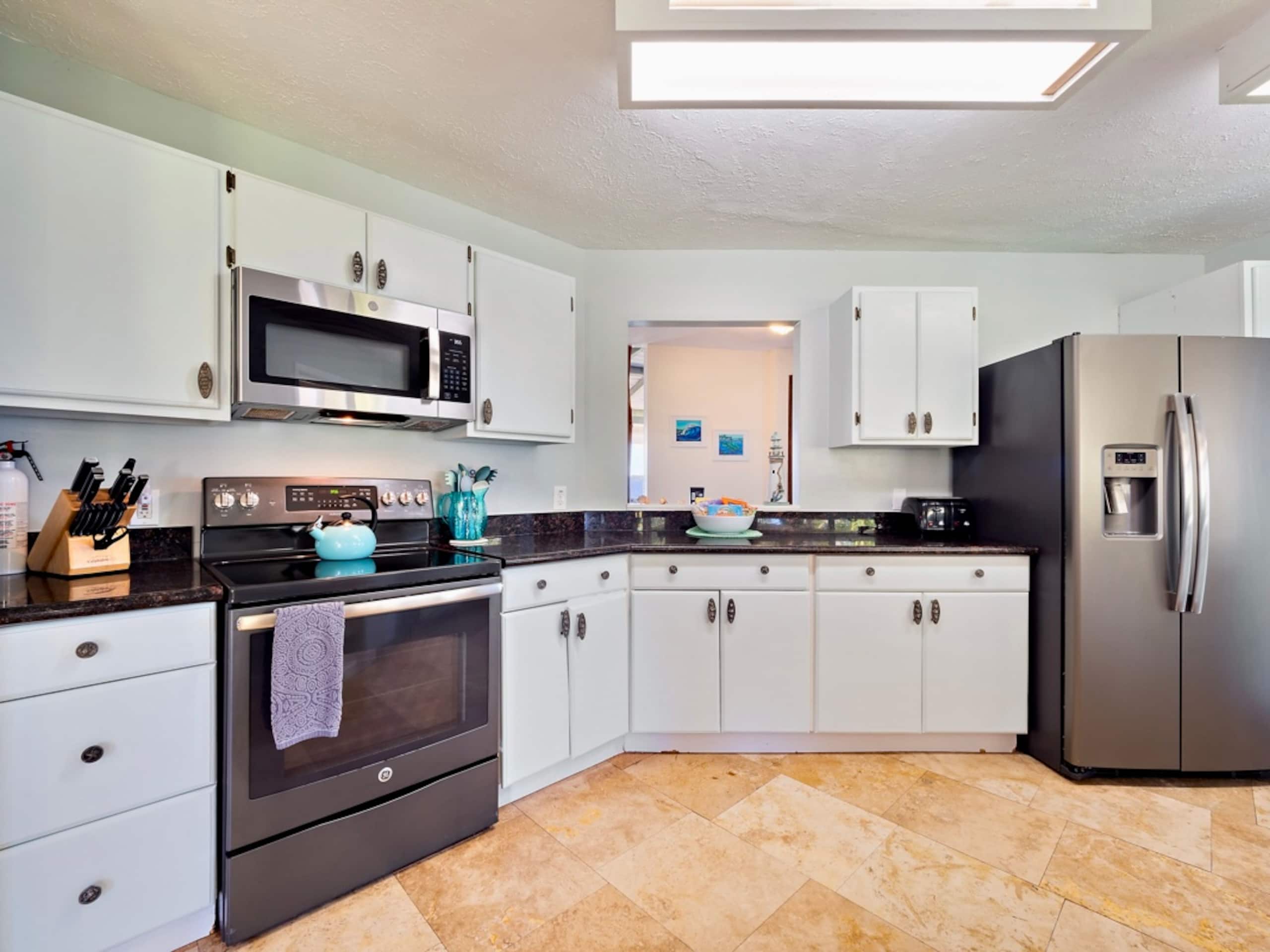 Home in Keaau · ★5.0 · 4 bedrooms · 6 beds · 2 private baths - Image 9