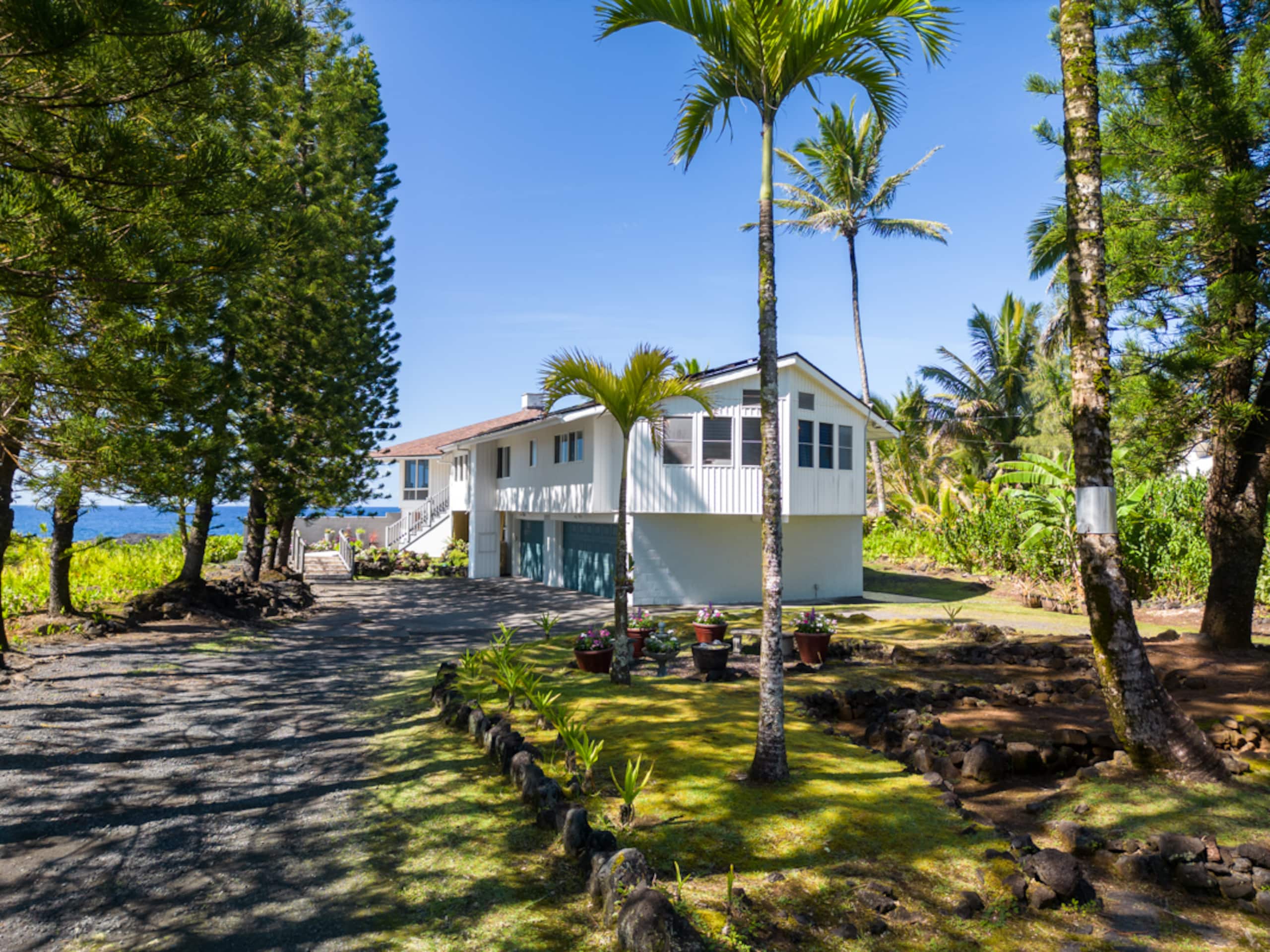 Home in Keaau · ★5.0 · 4 bedrooms · 6 beds · 2 private baths - Image 30