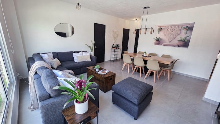 Moderna Casa Flores En Polígono Sur Con Alberca - Cancún
