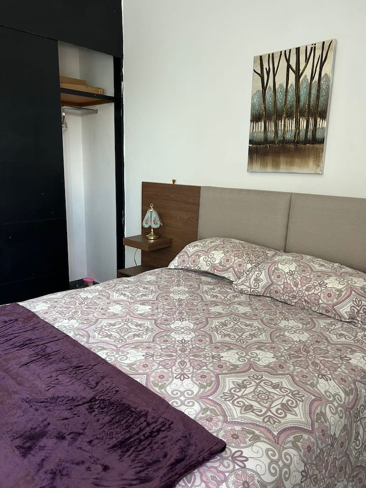 1️⃣2️⃣ Спалня 4 – Просторен апартамент с баня с тоалетна