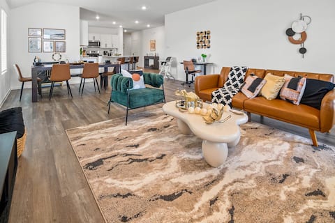 Stylish Katy/Houston 4BR 2BA 5Bed Home w/ Hot Tub