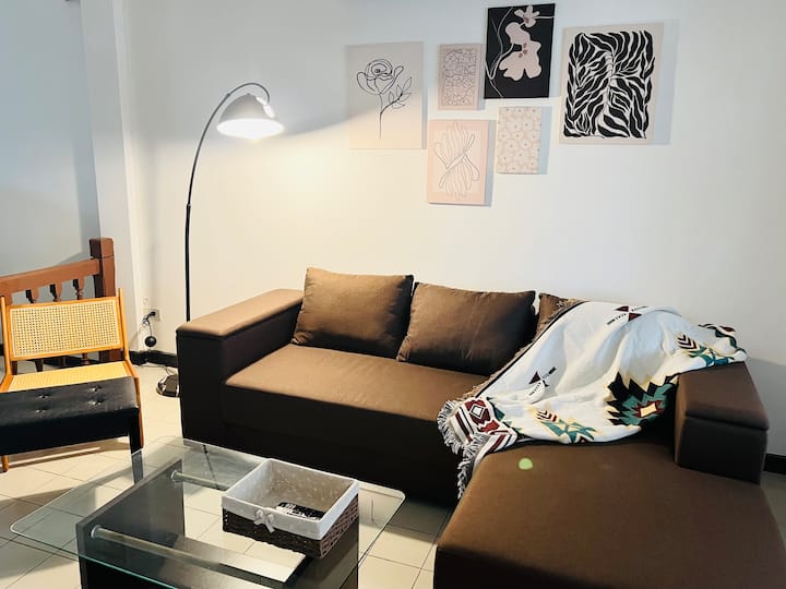 Townhouse 5 Mins To Mrt/ 500mb Wifi - バンコク