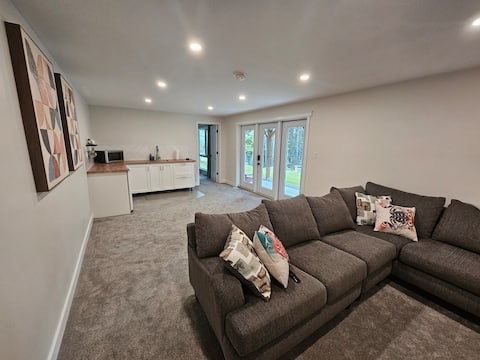 Top Airbnb: The Cub's Den in Hinton