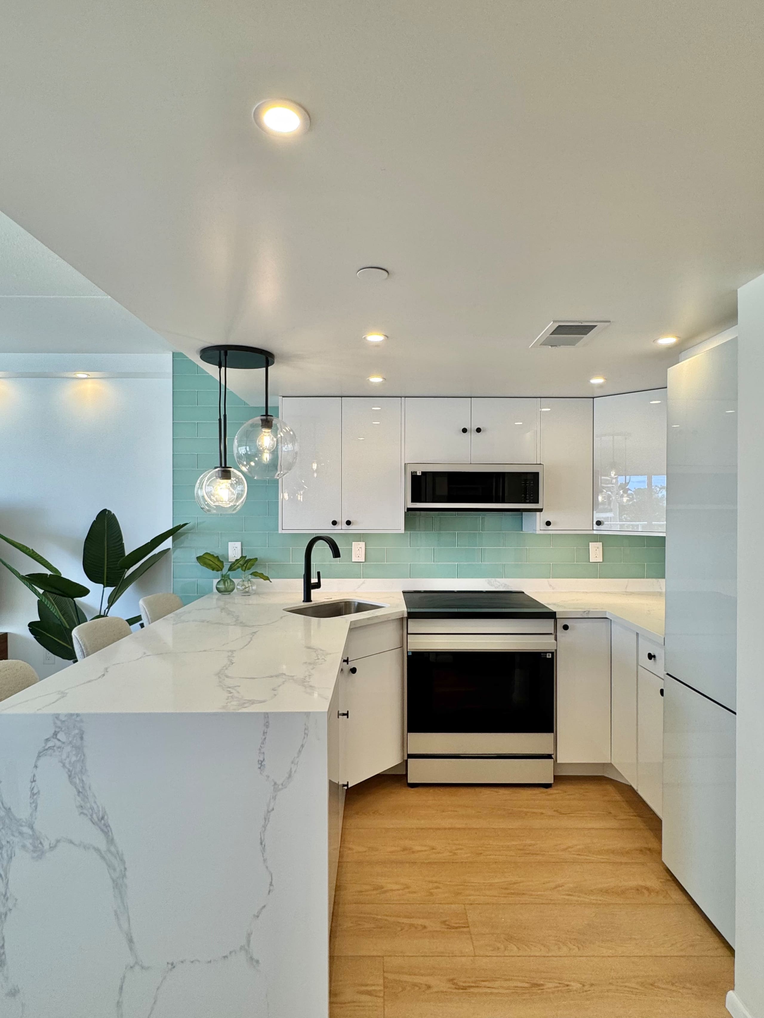 Condo in Honolulu · ★4.97 · 1 bedroom · 2 beds · 1 private bath - Image 32