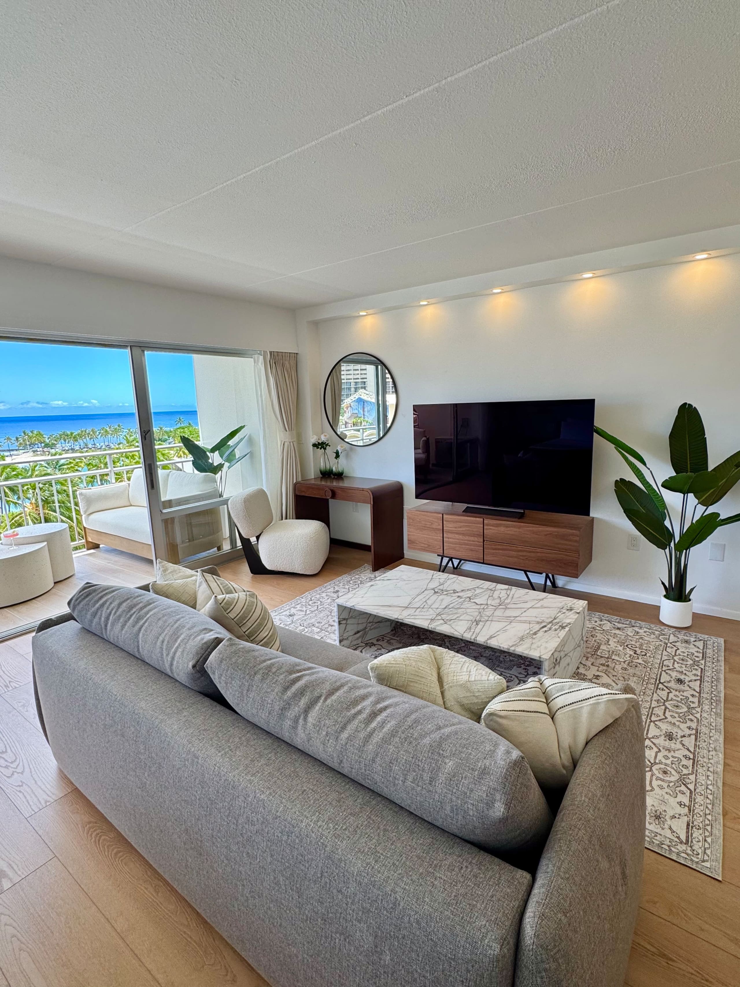 Condo in Honolulu · ★4.97 · 1 bedroom · 2 beds · 1 private bath - Image 9