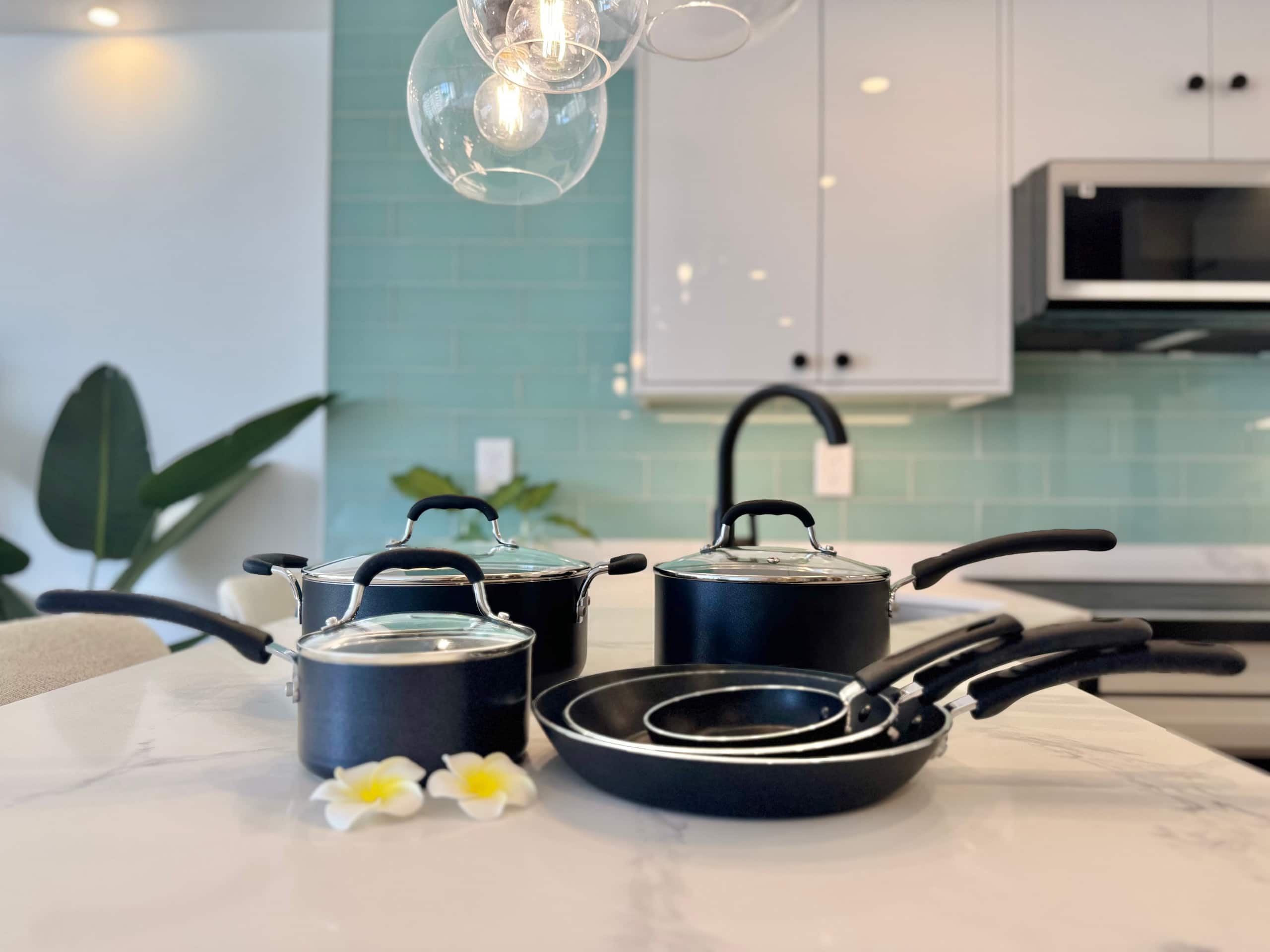 Condo in Honolulu · ★4.97 · 1 bedroom · 2 beds · 1 private bath - Image 36