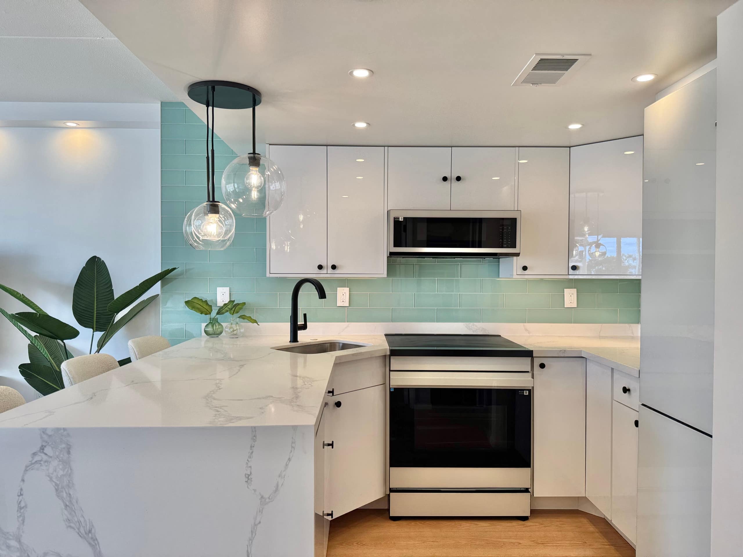 Condo in Honolulu · ★4.97 · 1 bedroom · 2 beds · 1 private bath - Image 30