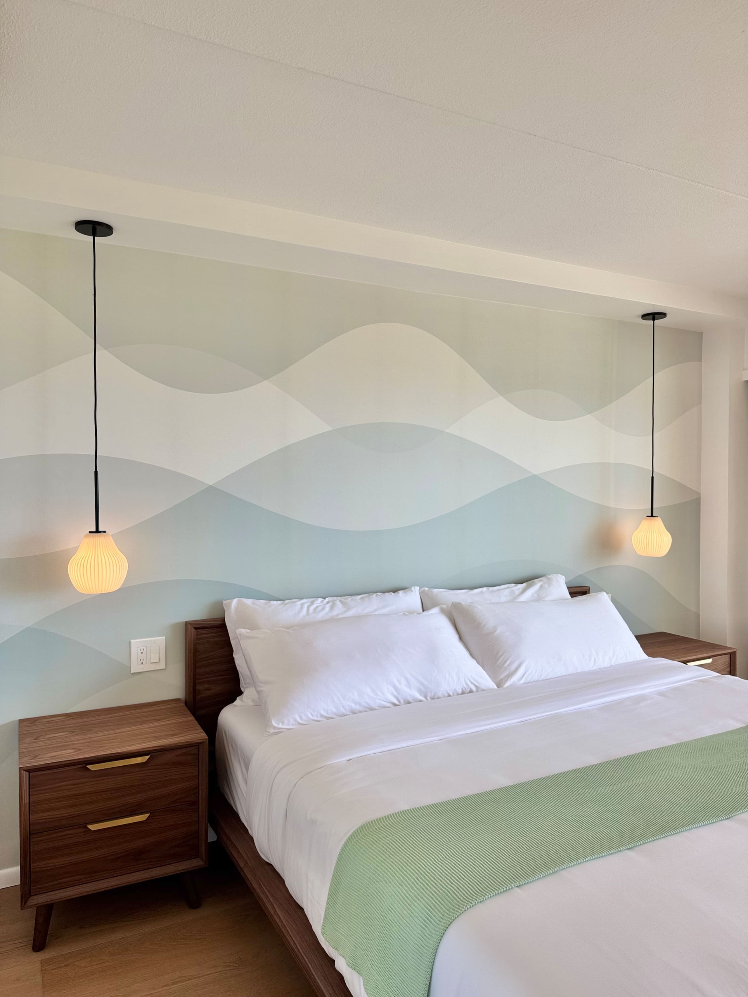 Condo in Honolulu · ★4.97 · 1 bedroom · 2 beds · 1 private bath - Image 18