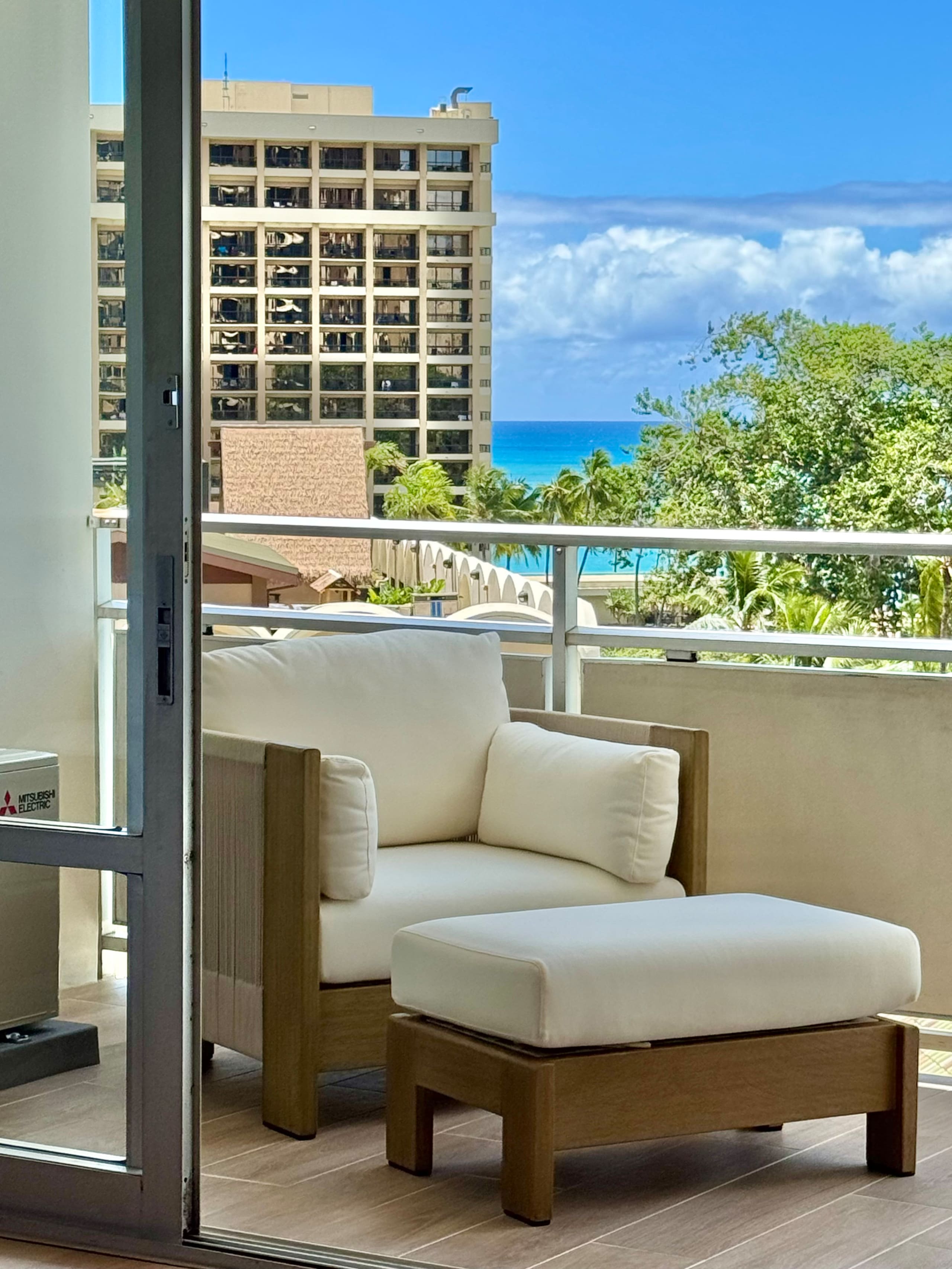 Condo in Honolulu · ★4.97 · 1 bedroom · 2 beds · 1 private bath - Image 5