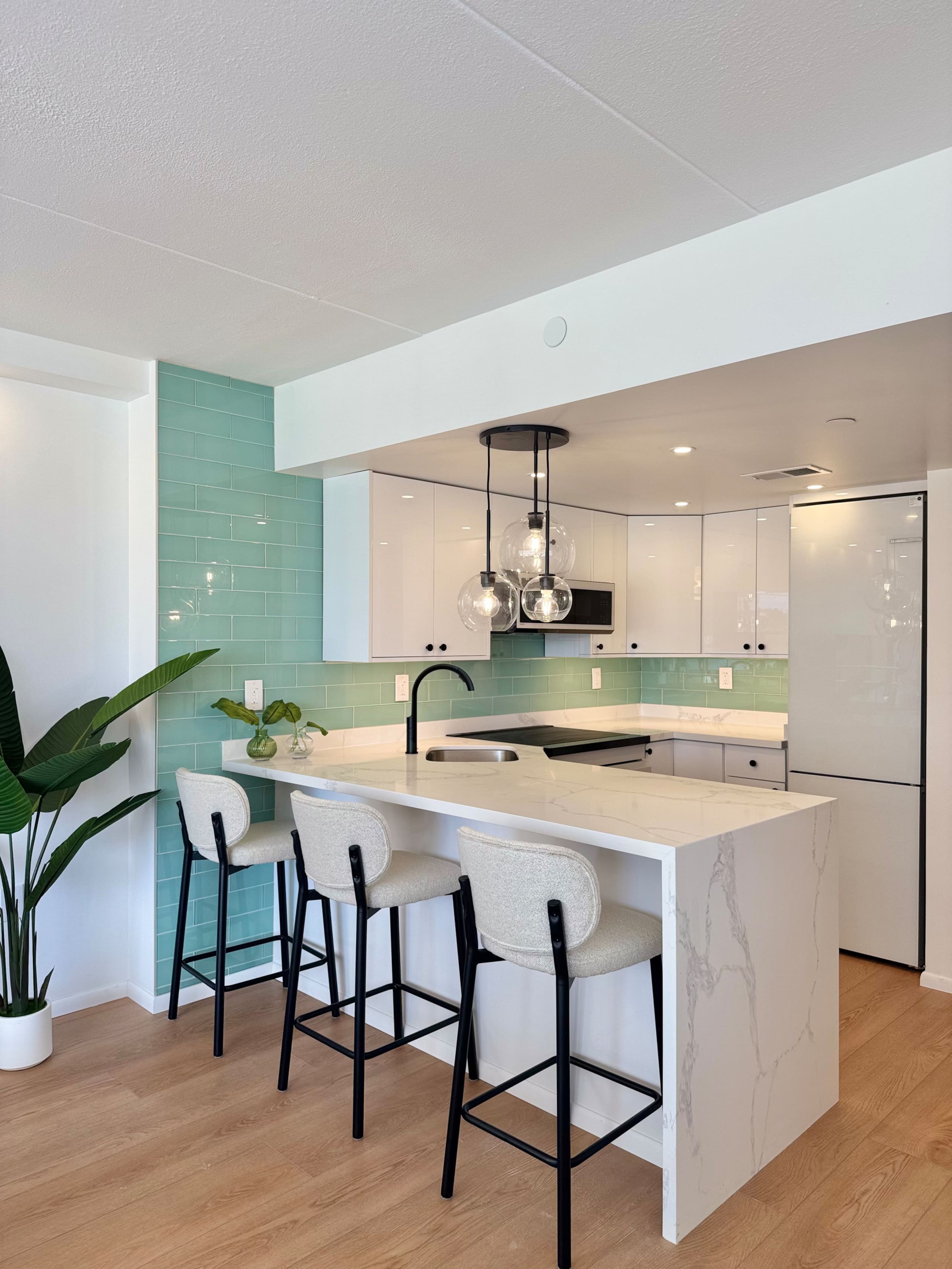 Condo in Honolulu · ★4.97 · 1 bedroom · 2 beds · 1 private bath - Image 29