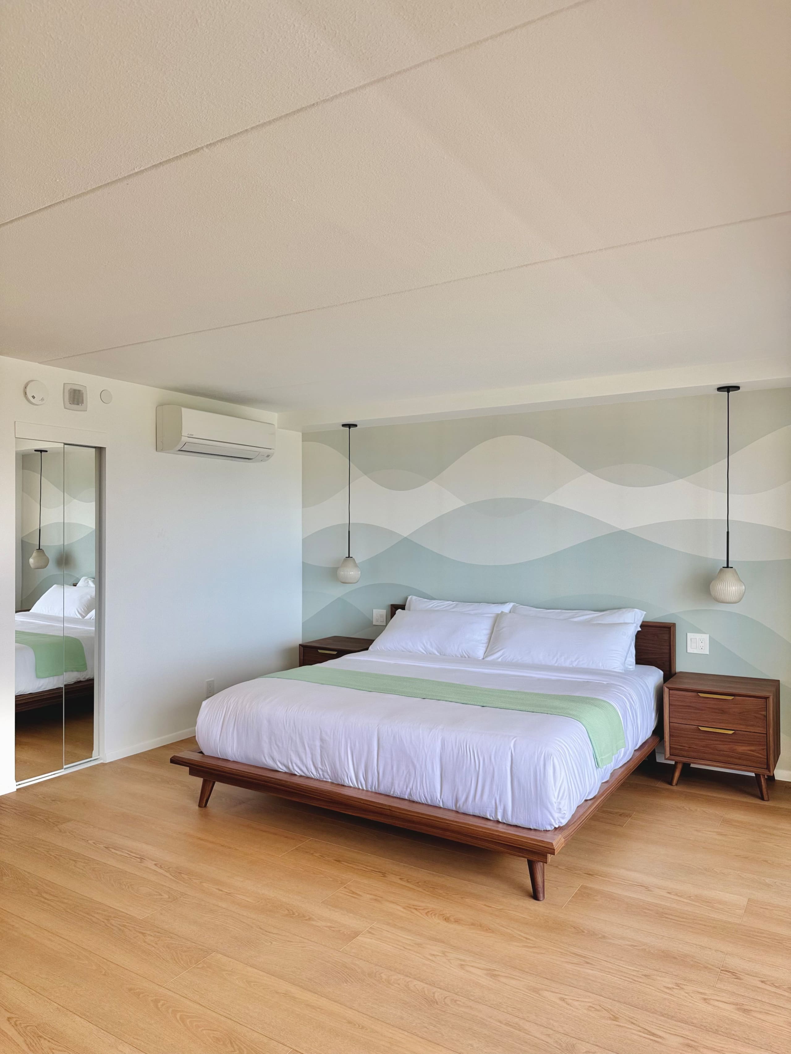 Condo in Honolulu · ★4.97 · 1 bedroom · 2 beds · 1 private bath - Image 15