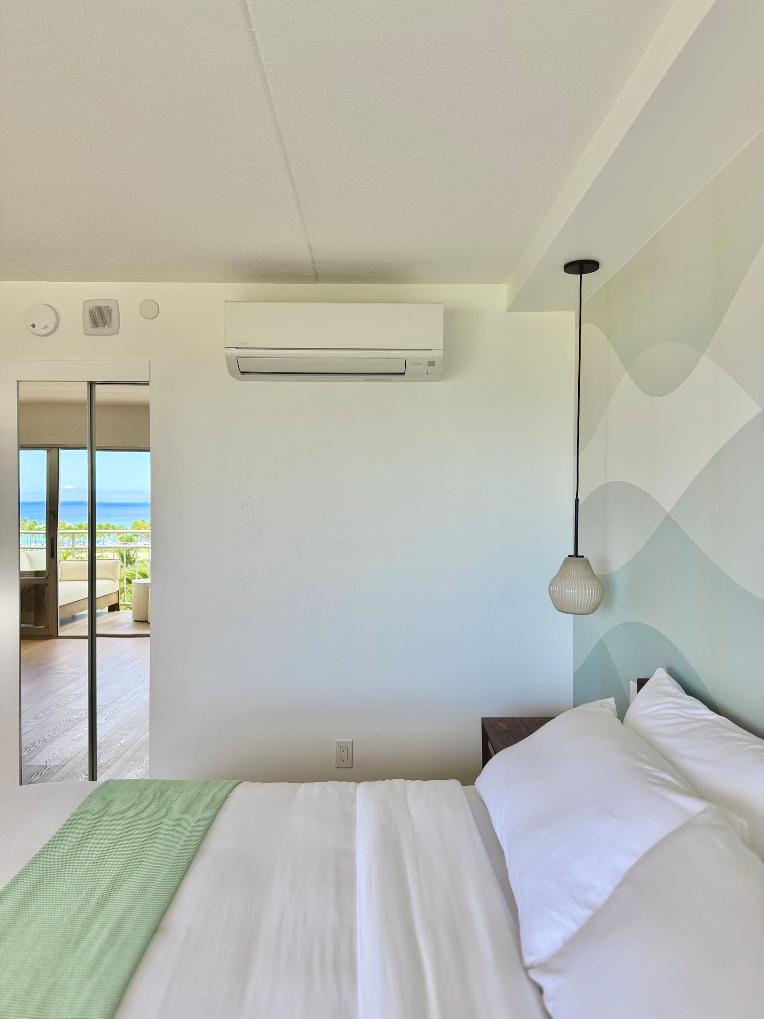 Condo in Honolulu · ★4.97 · 1 bedroom · 2 beds · 1 private bath - Image 14