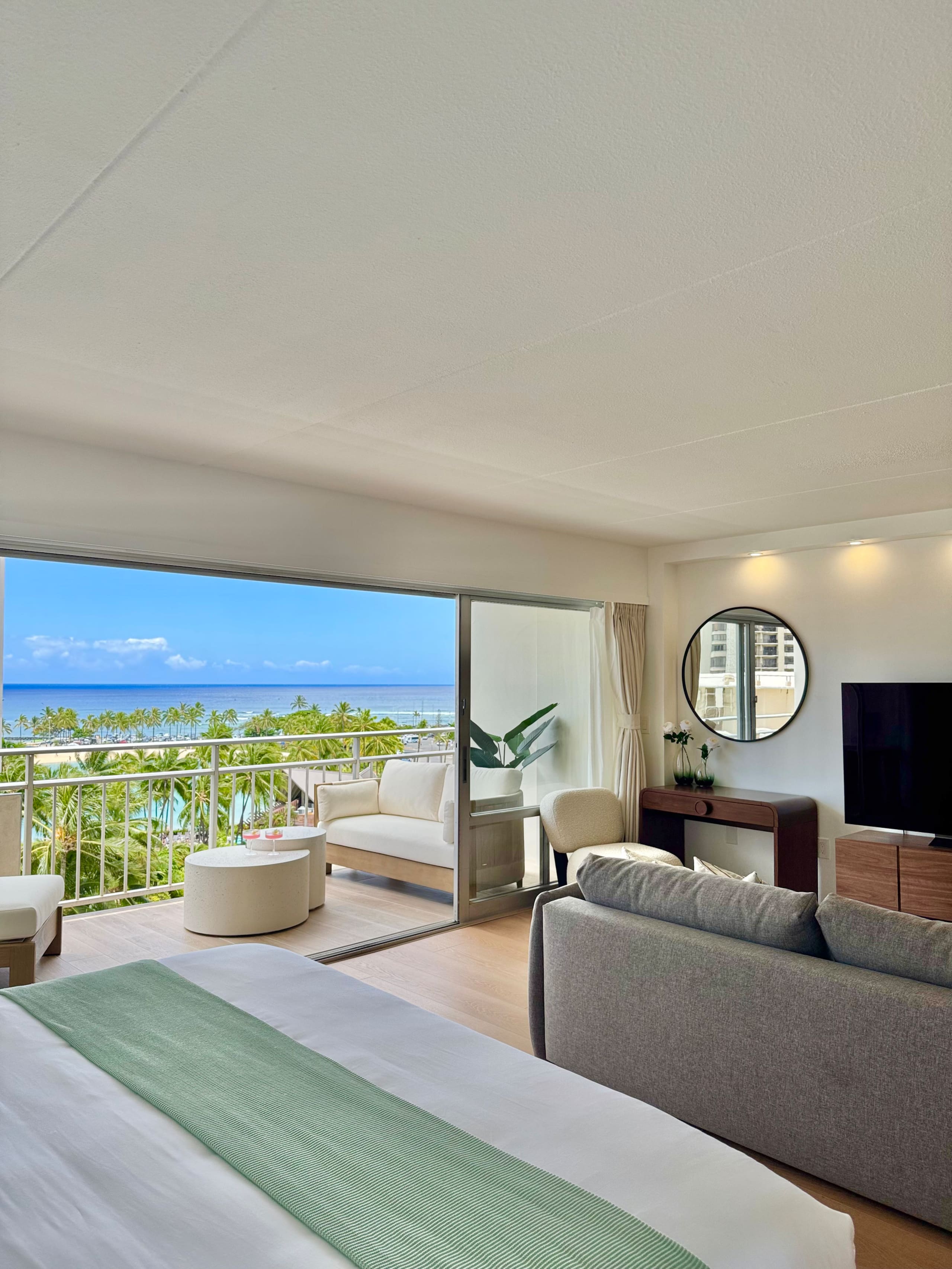 Condo in Honolulu · ★4.97 · 1 bedroom · 2 beds · 1 private bath - Image 8