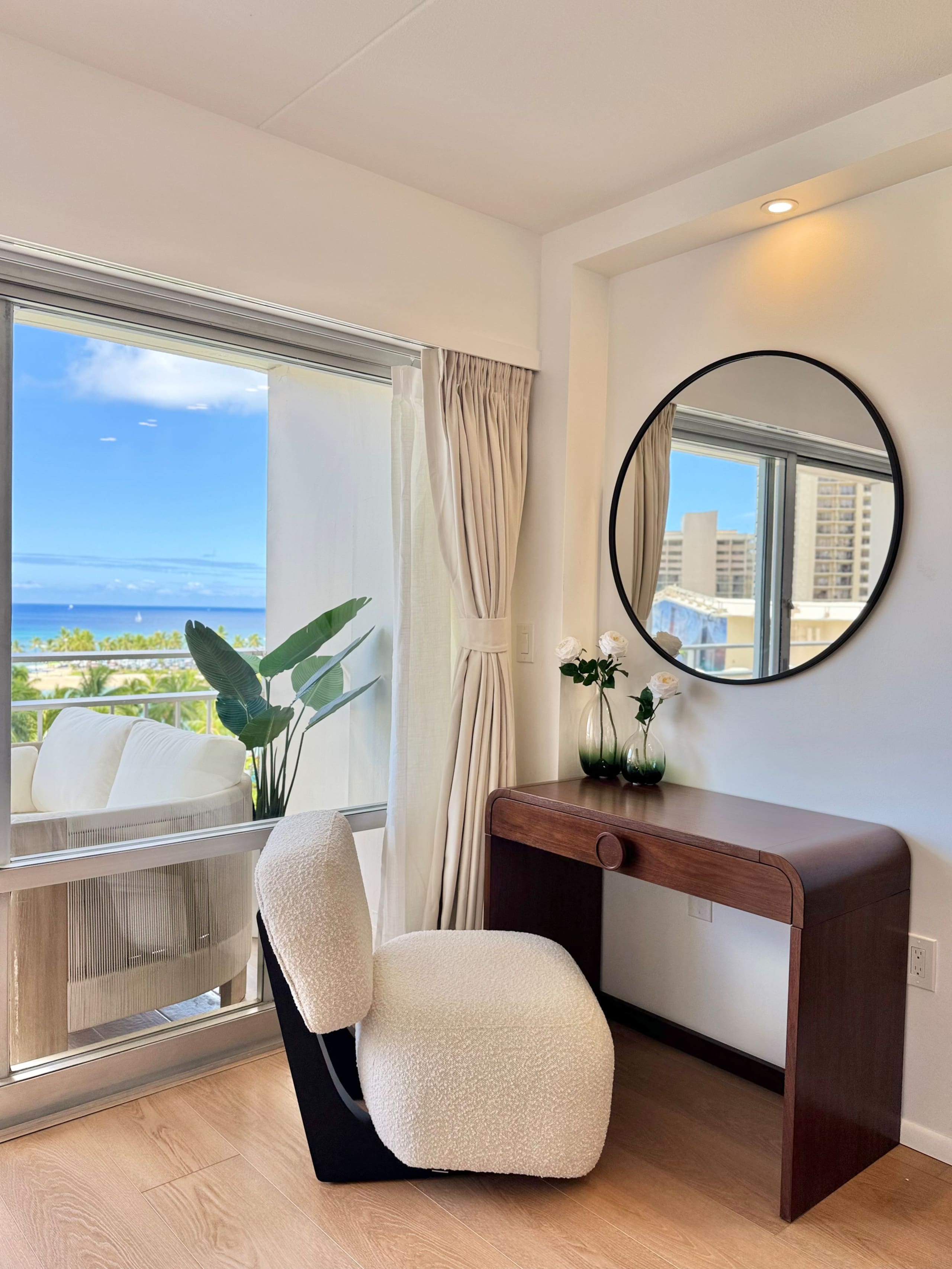 Condo in Honolulu · ★4.97 · 1 bedroom · 2 beds · 1 private bath - Image 11