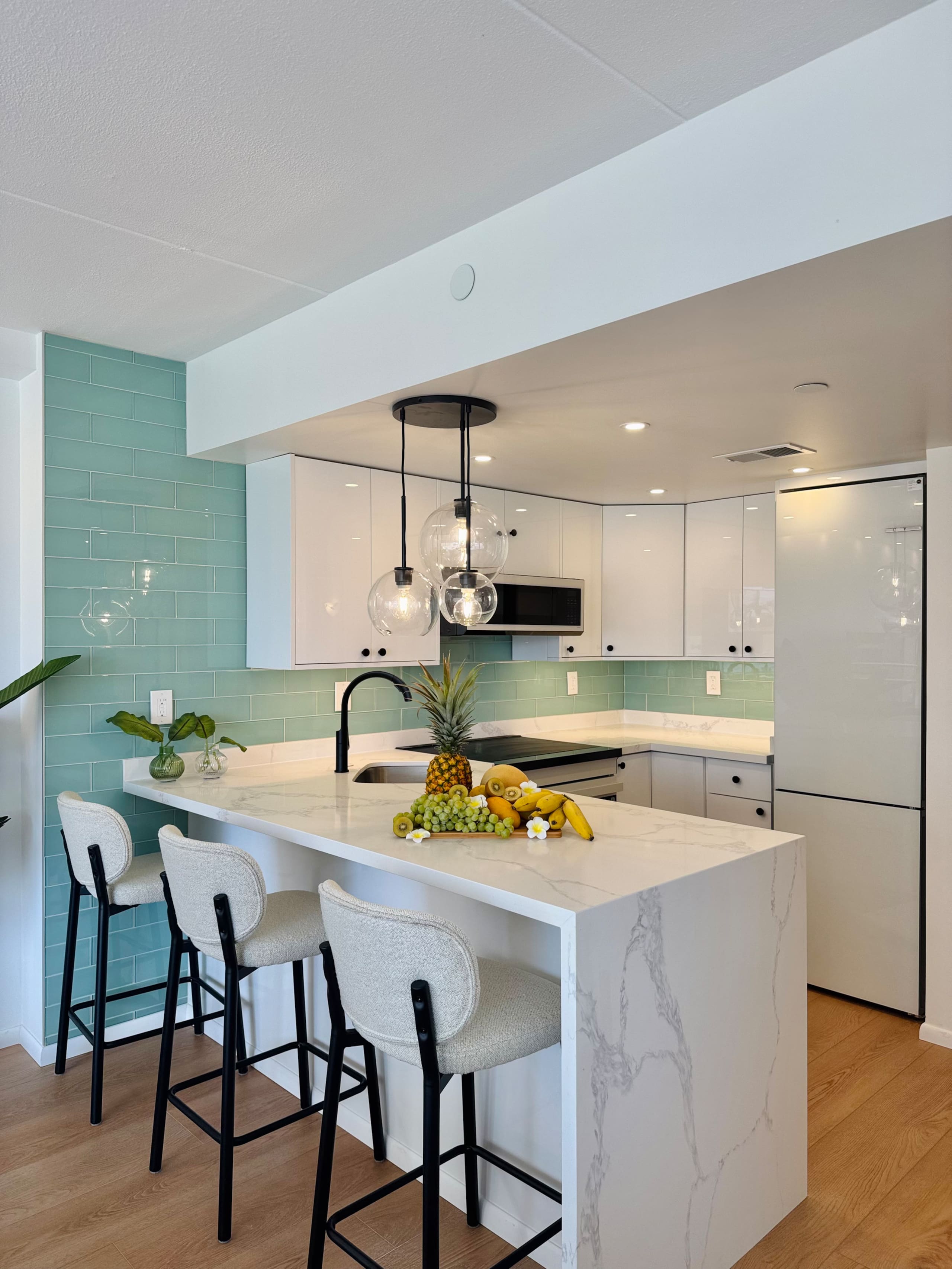 Condo in Honolulu · ★4.97 · 1 bedroom · 2 beds · 1 private bath - Image 28