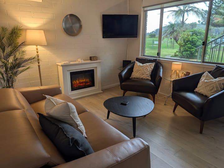 Beach Front Unit On Beautiful Surf Beach - Batemans Bay