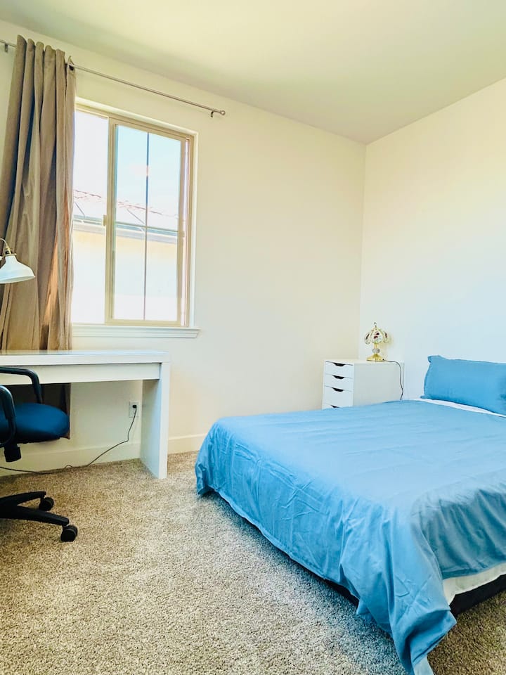 Private Full Size Bedroom With Shared Bath-room 2 - Elk Grove, CA