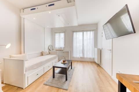 Top Airbnb: Le Petit Bijou – Metro line 14 3 minutes away, Paris 10 minutes away in Saint Ouen Sur Seine