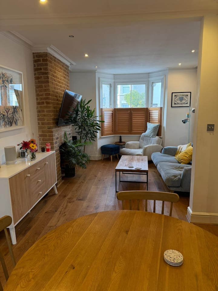 Spacious 3 Bedroom Family Home With Private Garden - Kingston-upon-Thames